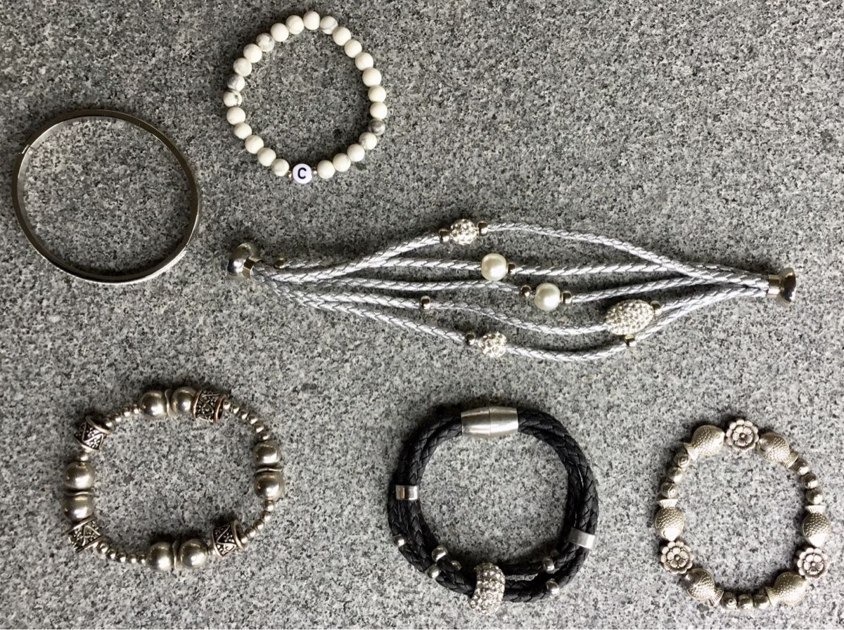 Altri gioielli: Cooles Set aus 6 Armketteli / Bracelets, Modeschmuck – Usato da Regensdorf venduto da lotti8105 1