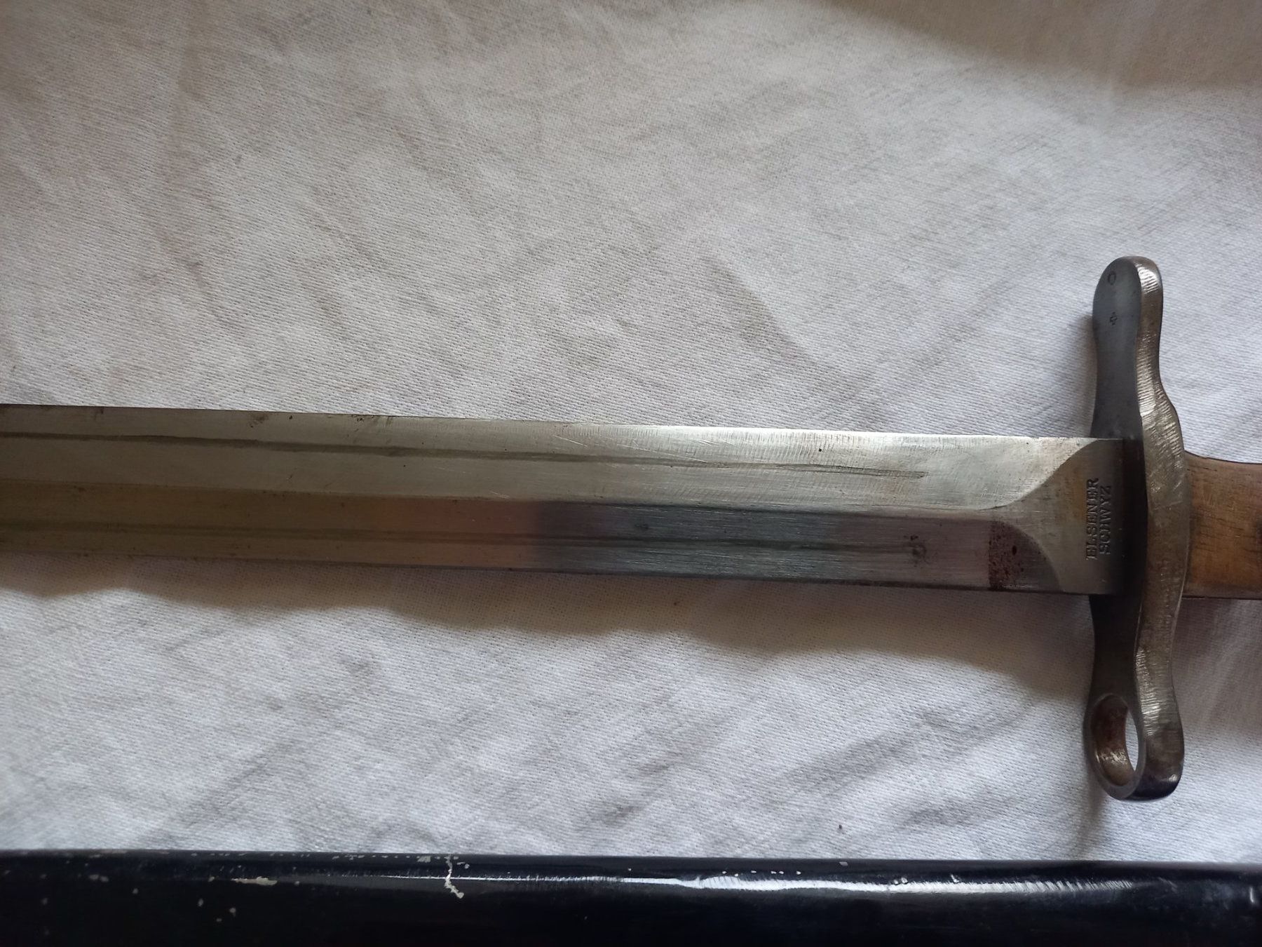 Schweizer Armee Armi bianche: Baïonnette d'ordonnance, modèle 1918 avec son fourreau – Usato da Rossens FR venduto da Souris1 2