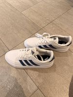 Neue, ungetragene Adidas Sneaker