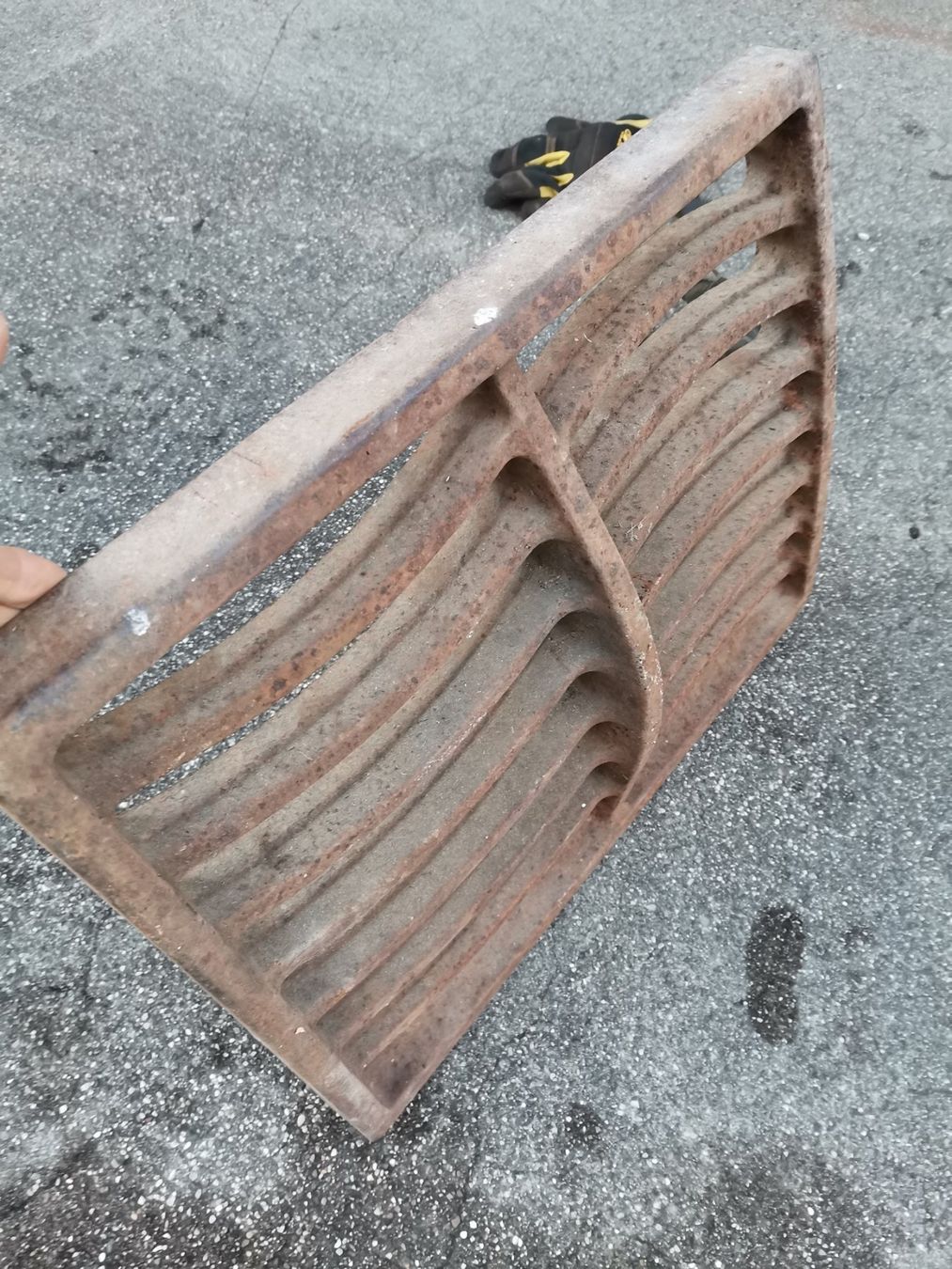 Gitter & Roste: Schachtdeckel, Dolendeckel, Von Roll, Strassenrost, Rost – Gebraucht aus Wiedlisbach von Kreislaufmaterial 6