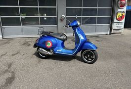 Vespa 300 GTS Super Italia