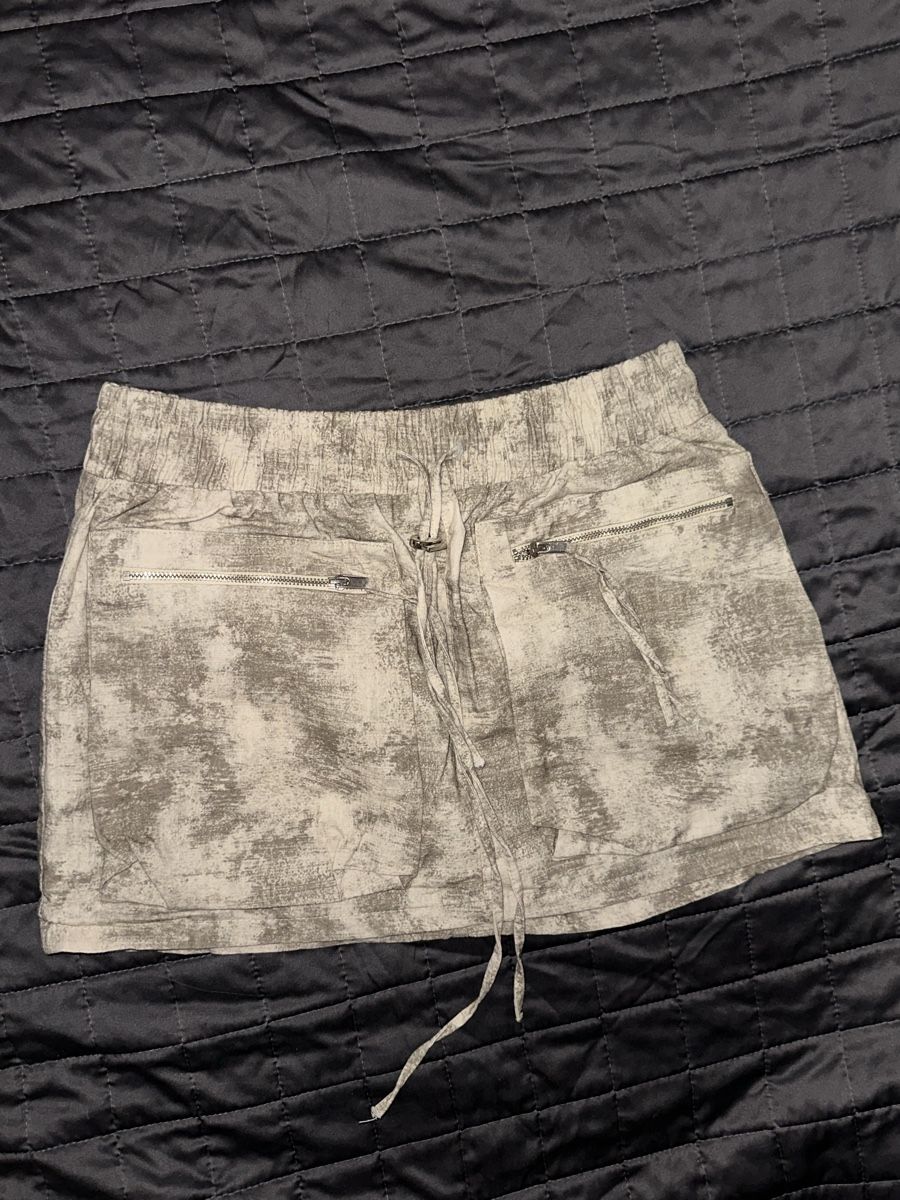 Zara Gonne: Zara Camouflage Minirock, Grösse M – Usato da Zürich venduto da kri_hy6t 1