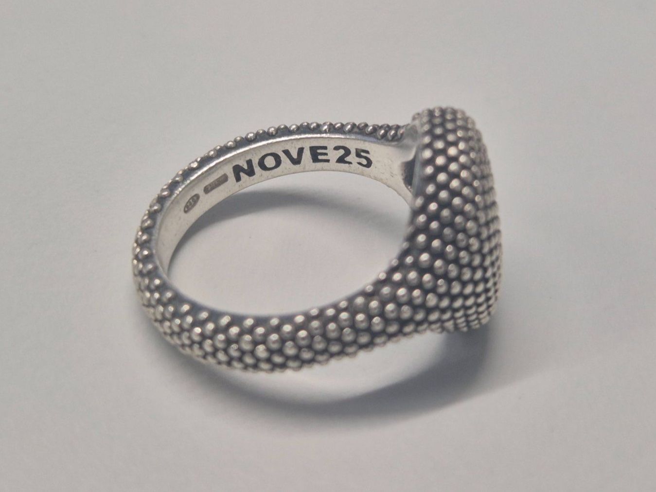 Anelli: NOVE25 Silber Ring mit Noppen Muster, 925er, 8.7g, 1.8cm – Usato da Luzern venduto da lupol_Verwertungen 1