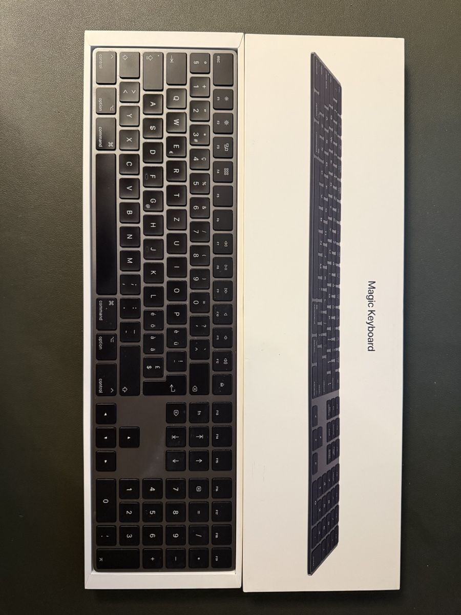 Apple Claviers: Apple Magic Keyboard numerisch spacegrau CH-DE Layout – D'occasion à Baden par lsca