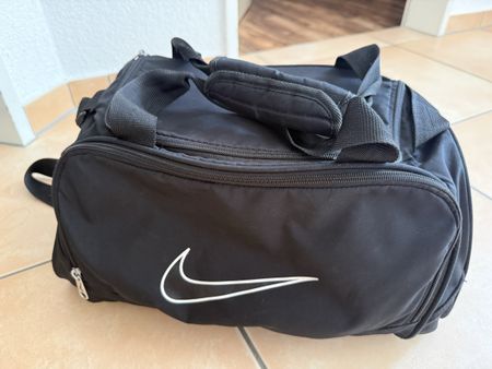 Sporttasche Nike Schwarz guter Zustand 45cm