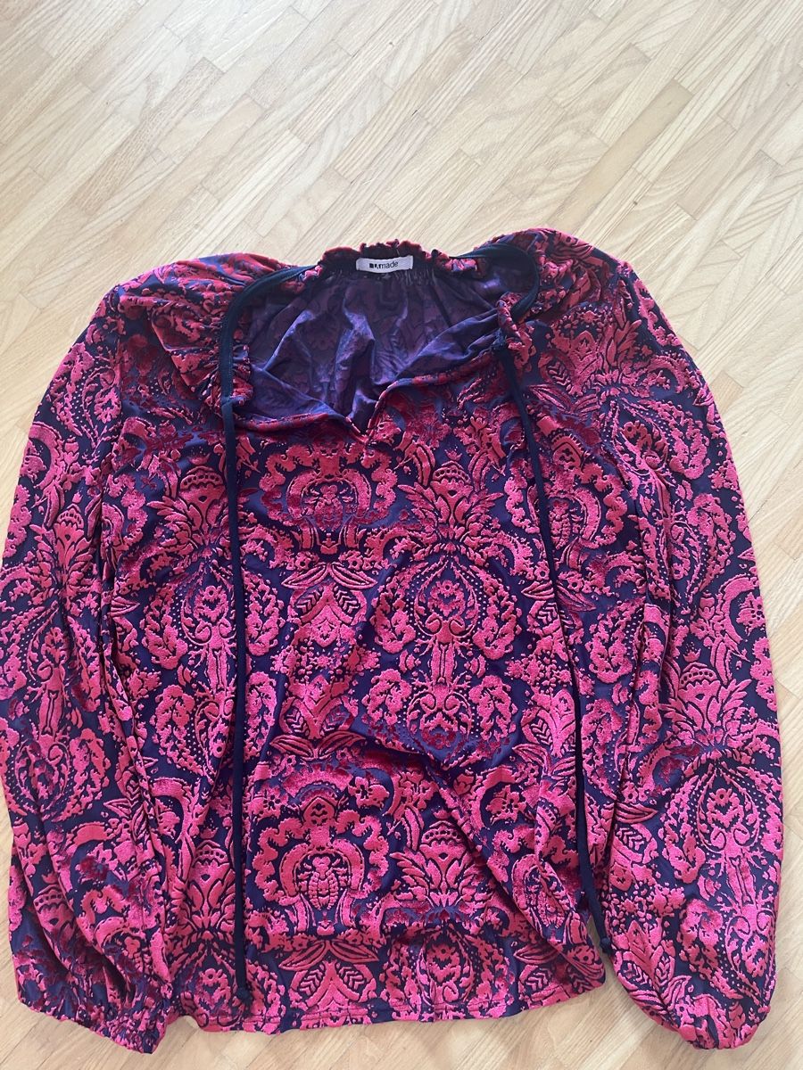 Blusen: Samtbluse – Neu (gemäss Beschreibung) aus St. Gallen von elli18
