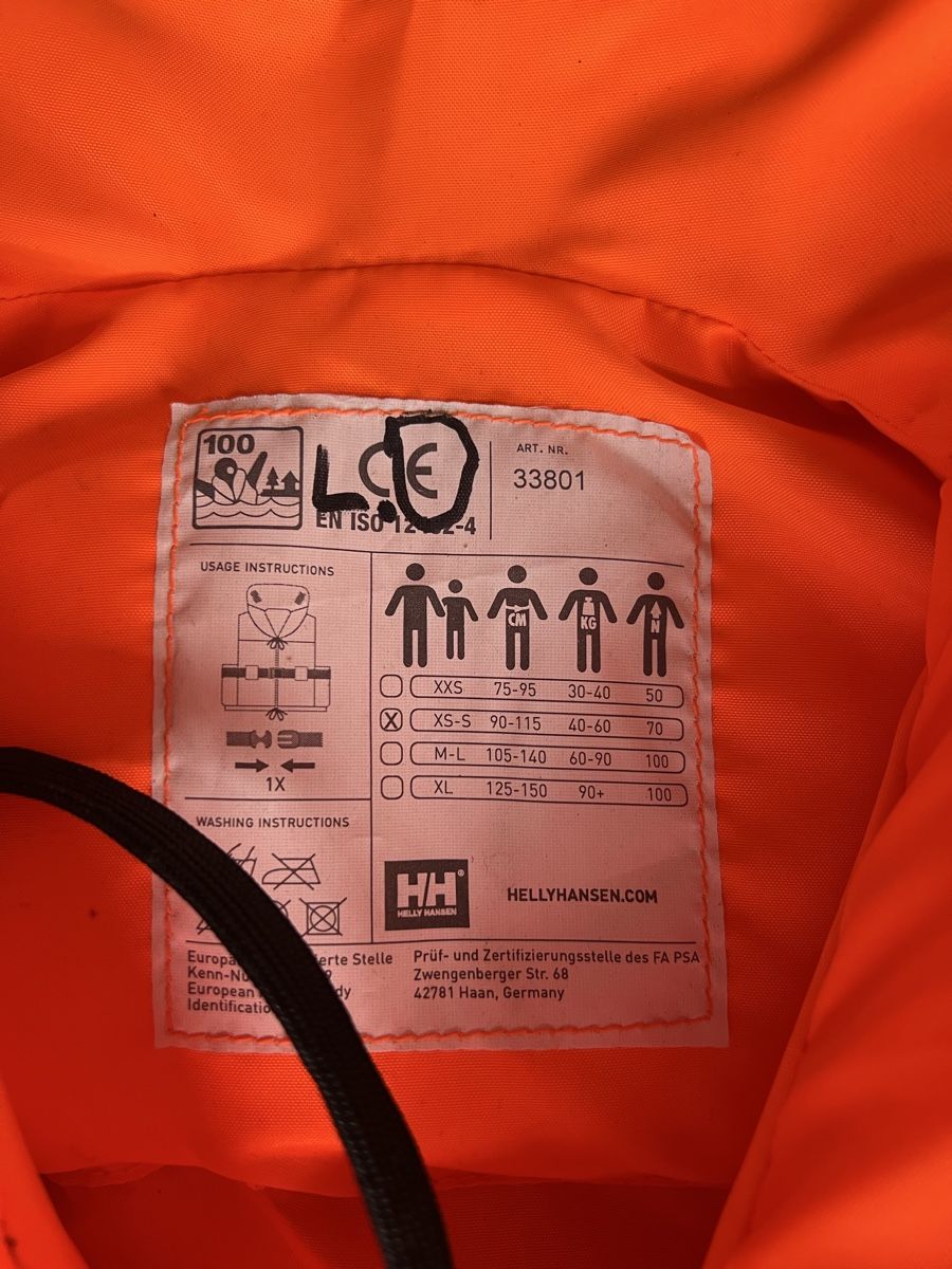 Helly Hansen Gilets de sauvetage: 3x Helly Hansen Rettungswesten – D'occasion à Aarburg par Jessica. 1