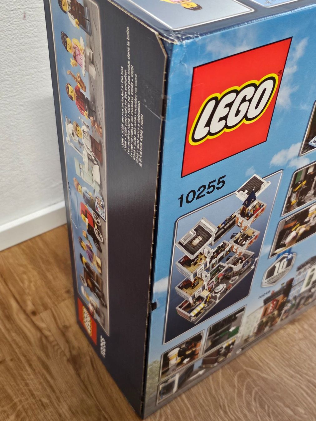 Lego Kit di costruzioni: LEGO Creator Expert 10255 Assembly Square / Stadtleben (OVP) – Nuovo e nell'imballaggio originale da Inwil venduto da rb5unicorn 7