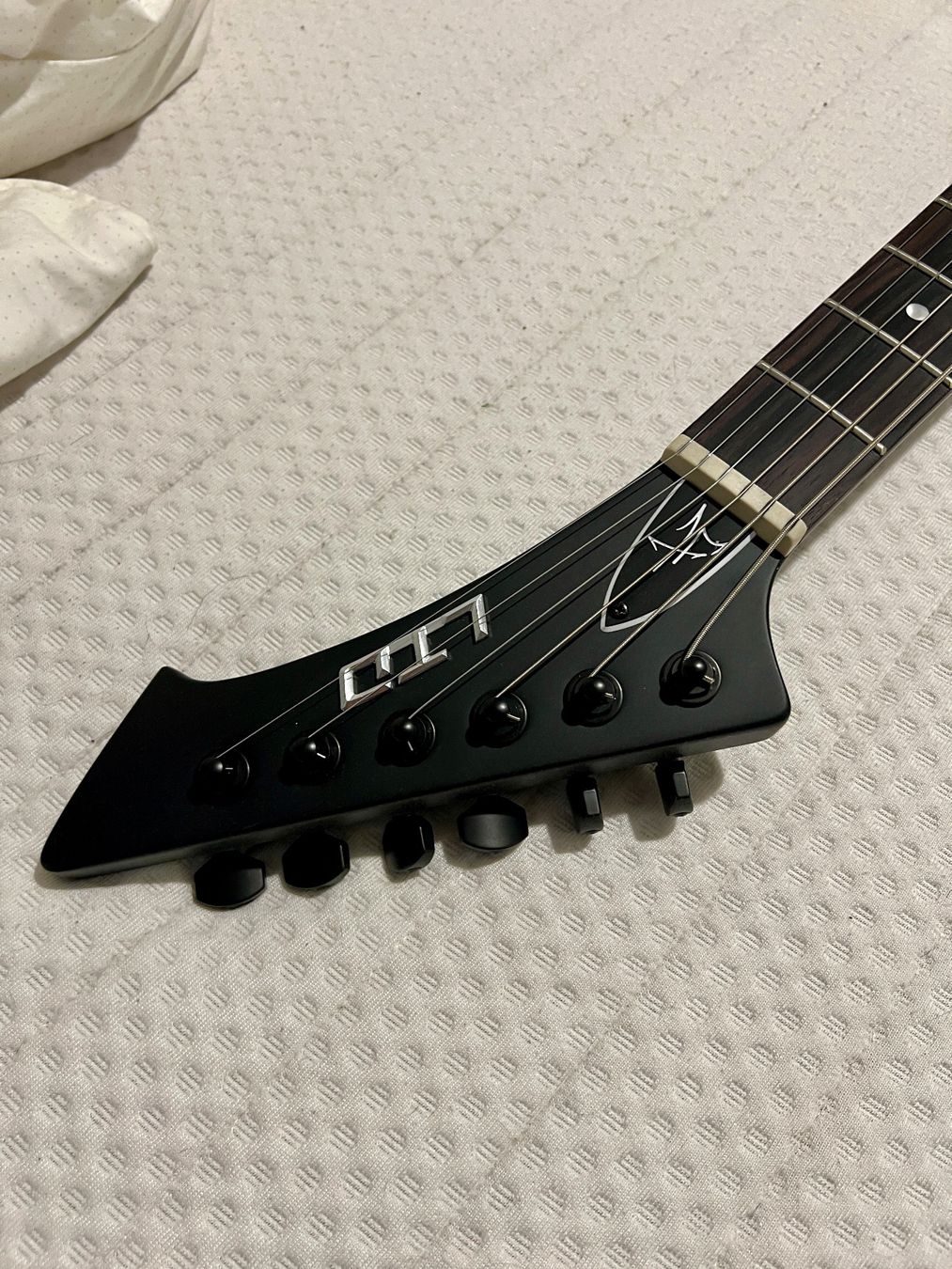 Esp Strumenti musicali: ESP LTD Snakebyte James Hetfield Black Satin inkl. ESP Case – Usato da Urdorf venduto da lighting_technician 3