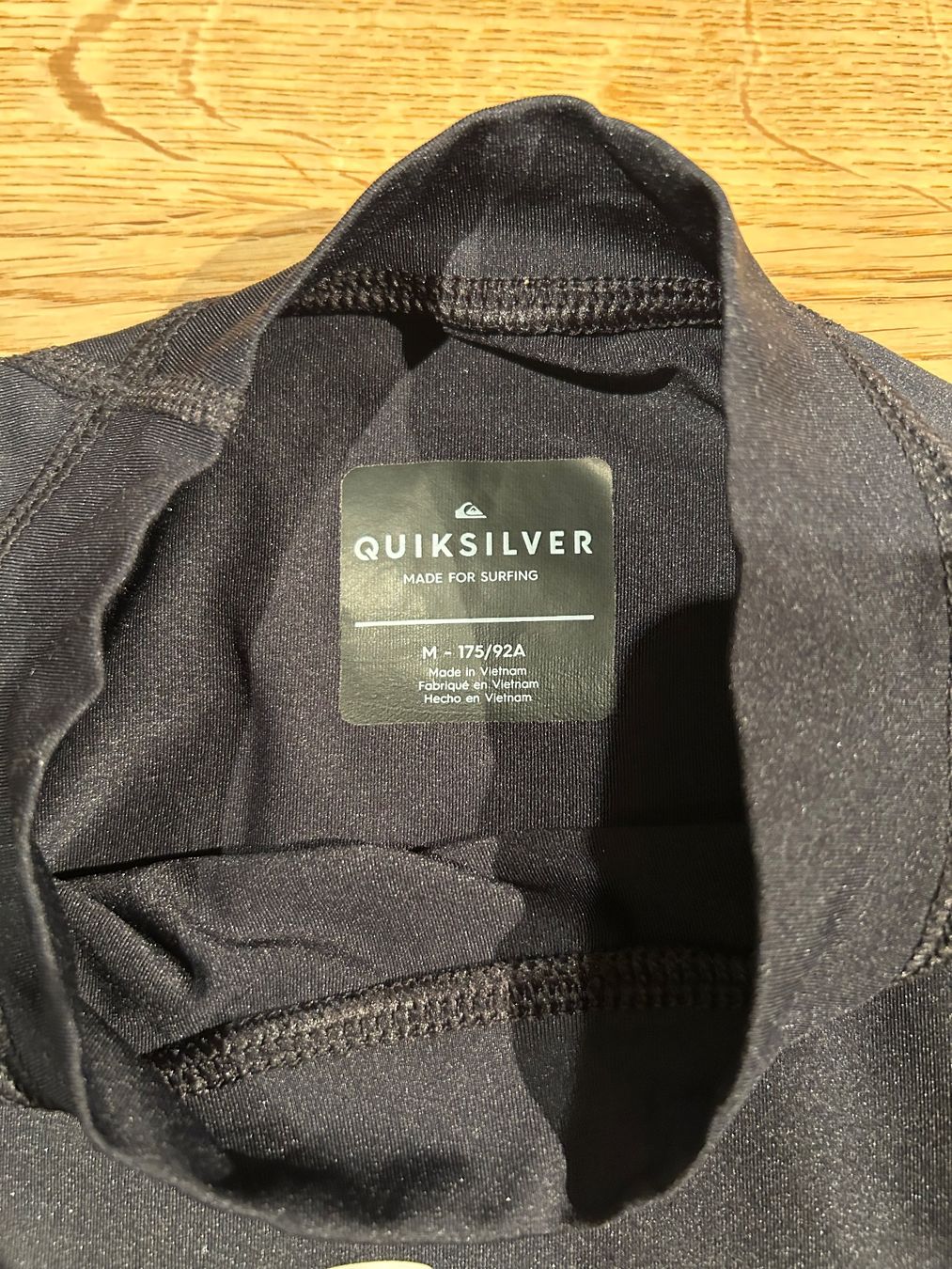 Mute per immersioni: QUICKSILVER SURFER LONGSHIRT - M – Usato da hausen am Albis venduto da TinAndri01 3