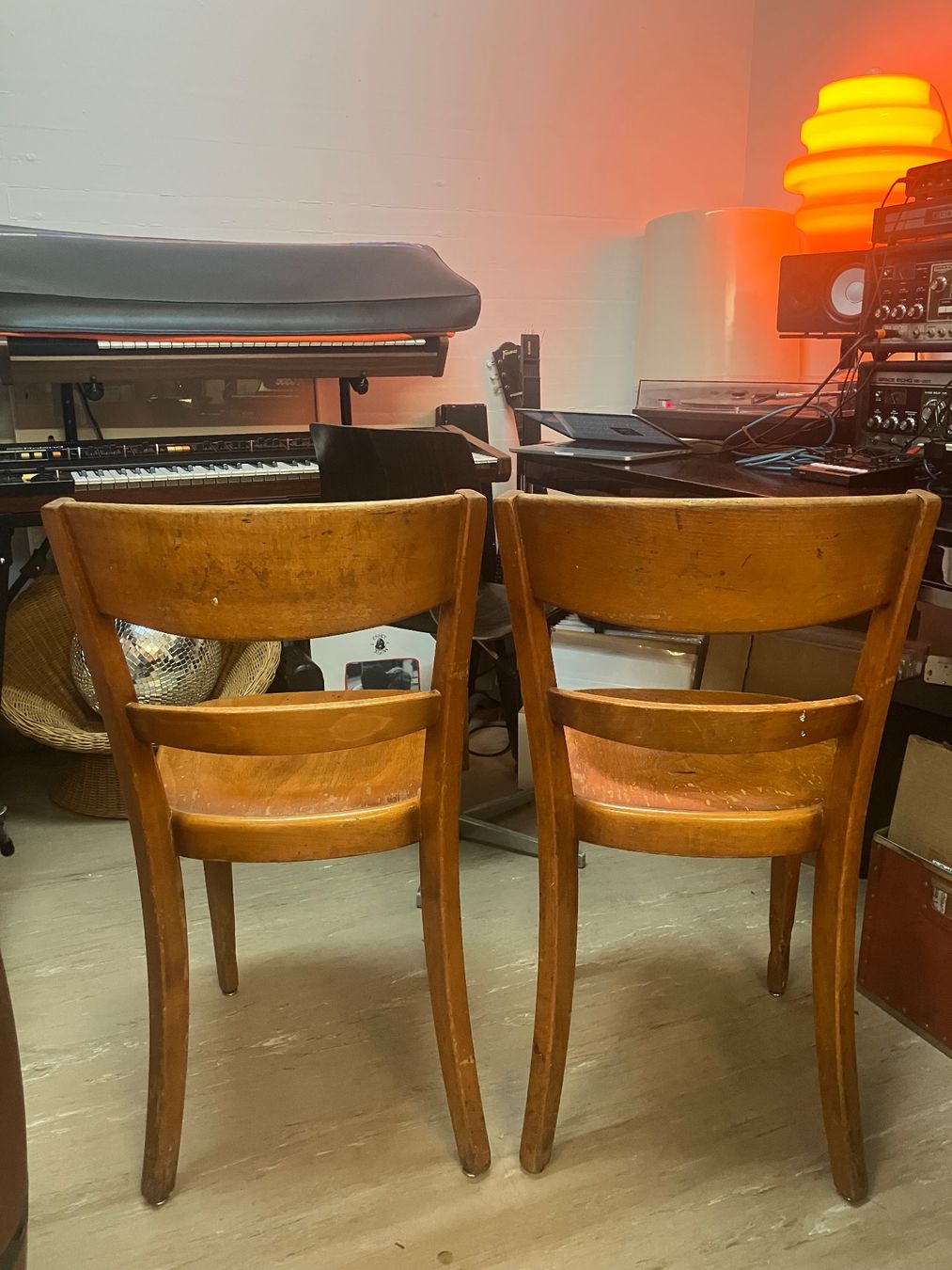 Chaises: Tolle Beizen Holzstühle 2er Set – D'occasion à Riehen par Phonem 1