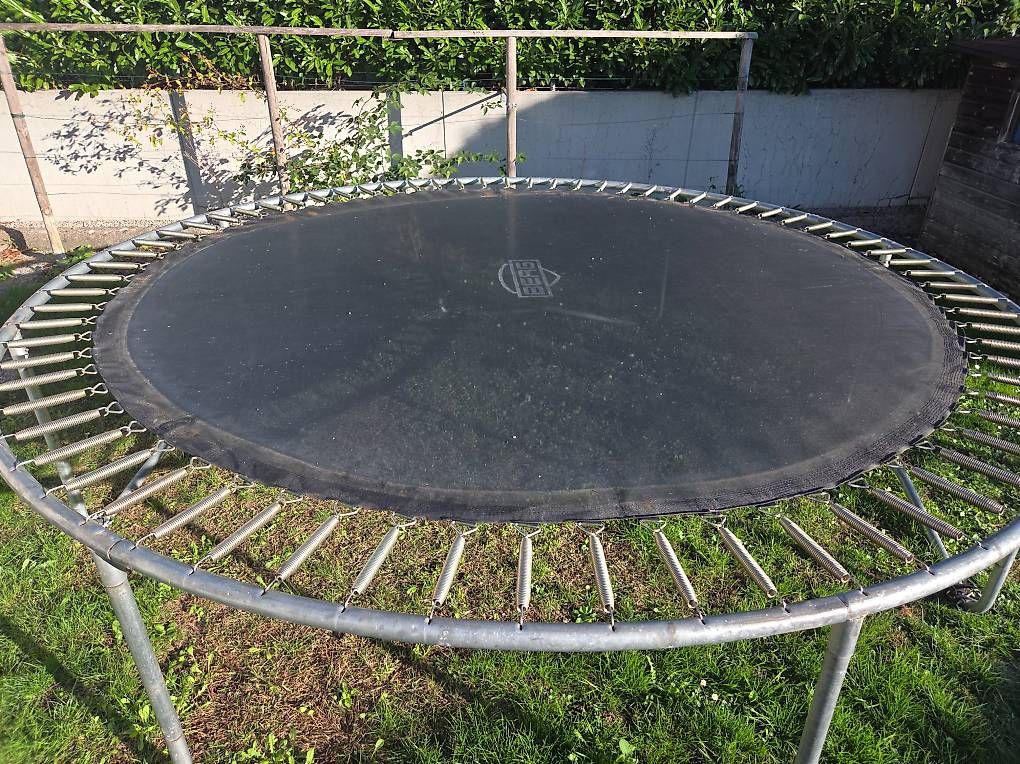 Trampoline: Trampolin Berg 330 – Gebraucht aus Siebnen von thoeme77 4