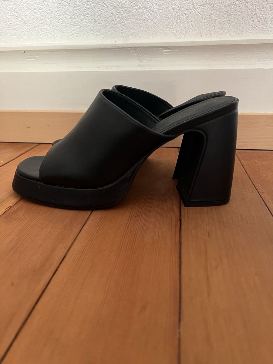 Damenschuhe: Black Platform Mules with Block Heel Open Toe Shoes – Gebraucht aus Zürich von san_t2jq 1