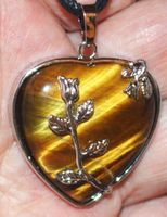 Halskette D-236 – Herz mit Blume – Tigerauge - ca. 35x34mm