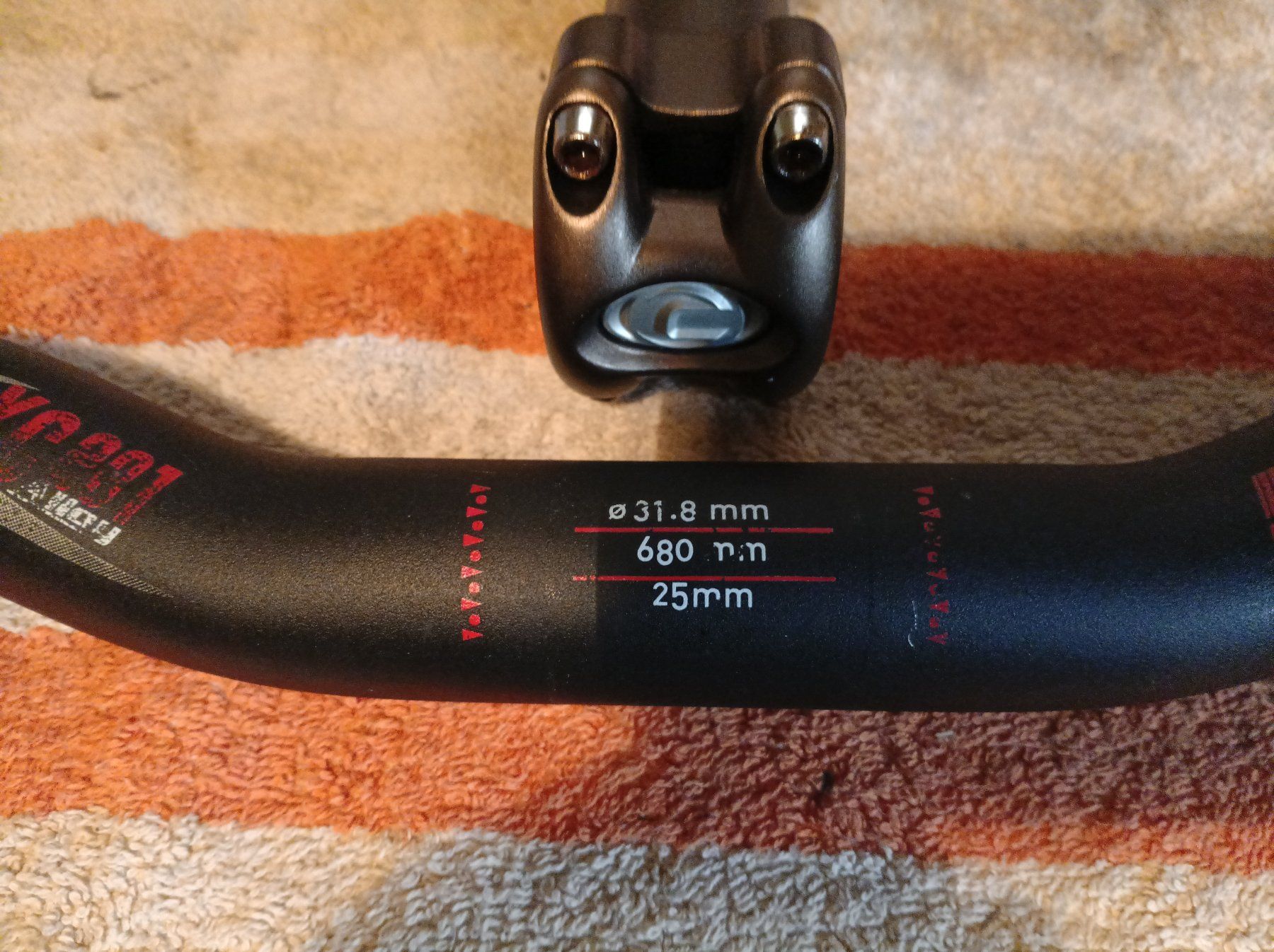 Pezzi di ricambio: Mtb Downhill Velo Lenker Griffe Vorbau – Usato da Bettenhausen venduto da Binford8000 1