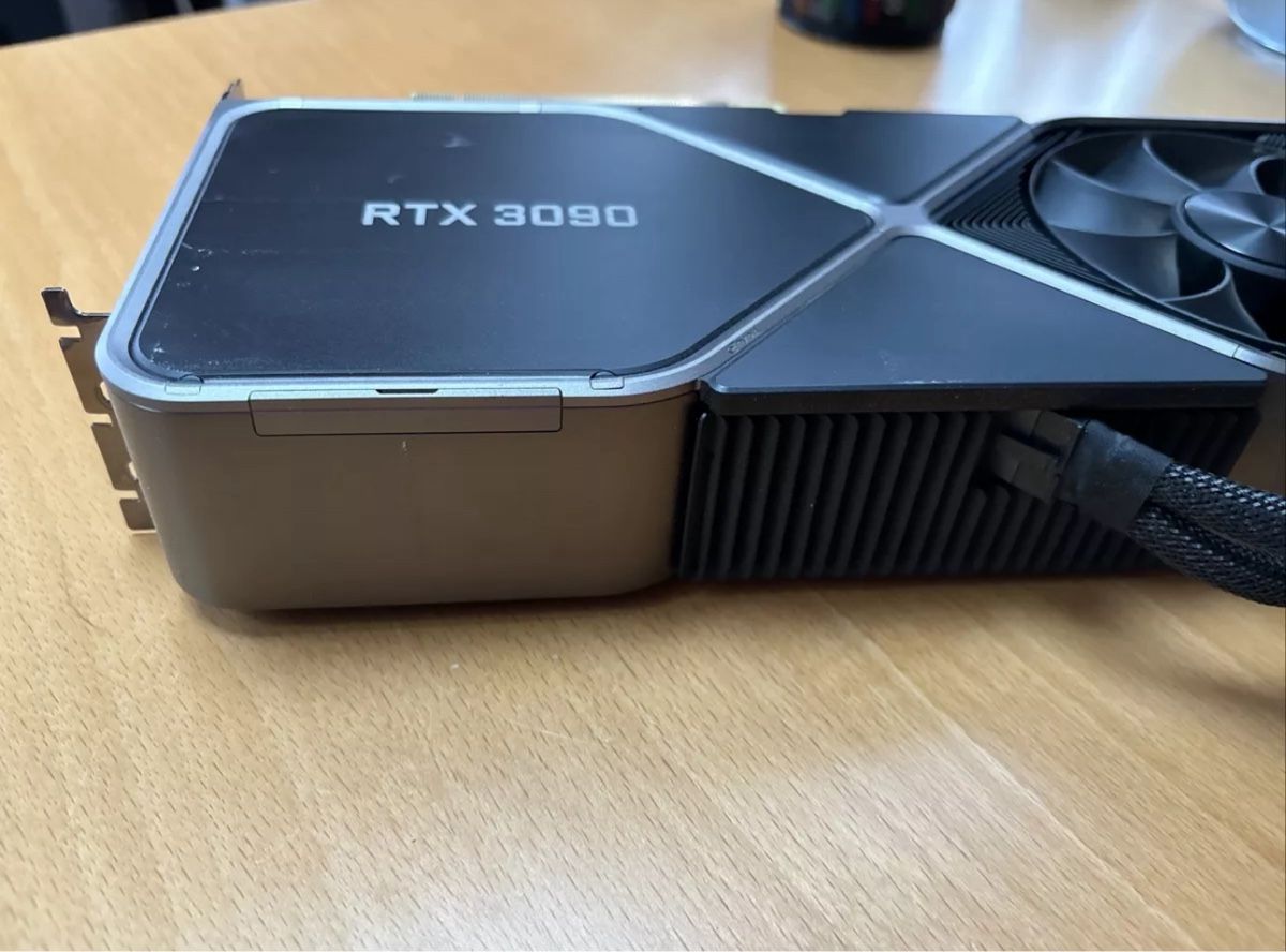 Nvidia Grafikkarten: NVIDIA GeForce RTX 3090 Founders Edition FE 24GB GDDR6 GPU – Gebraucht aus Kriens von  1