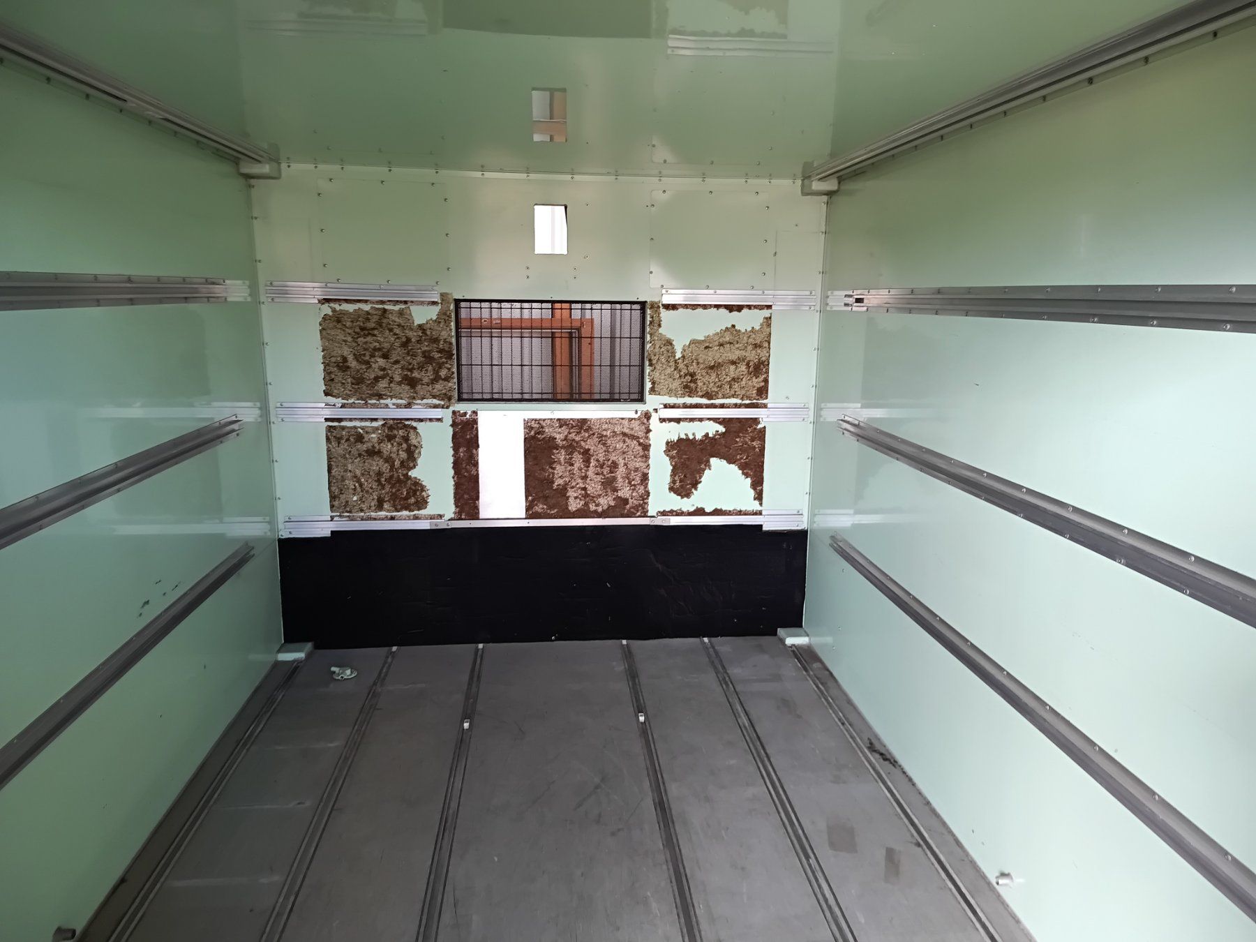 Contenitori edile: Funkcontainer der D-Bundeswehr – Usato da Hallwil venduto da Henryzb 4