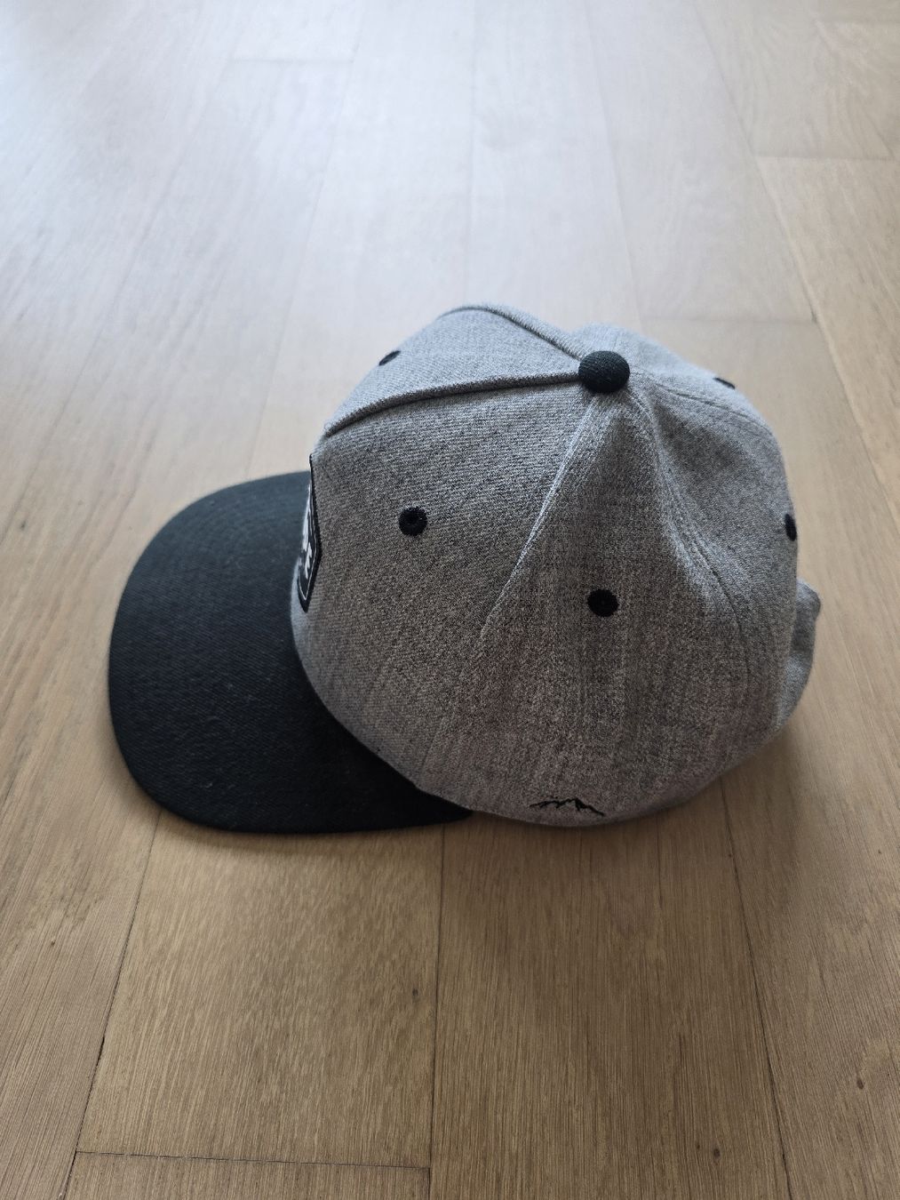 Copricapi, berretti & cappellini: DOPE Snapback Cap grau/schwarz, verstellbar, gebraucht – Usato da Winterthur venduto da Rica71 1