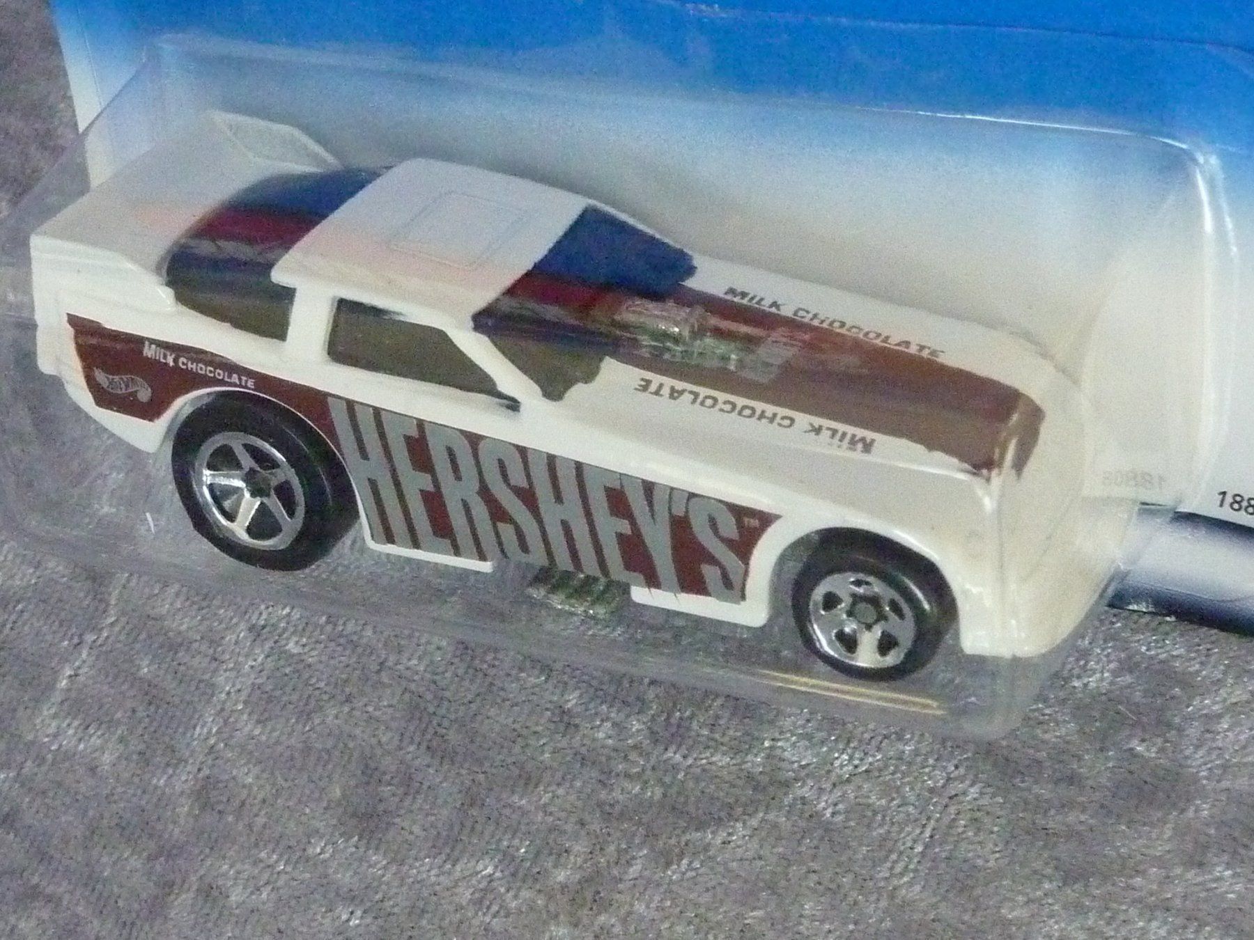 Hot Wheels Modellini d'auto: Funny Car Hershey's 1:64 – Nuovo e nell'imballaggio originale da Dürrenäsch venduto da modellautos4you 2