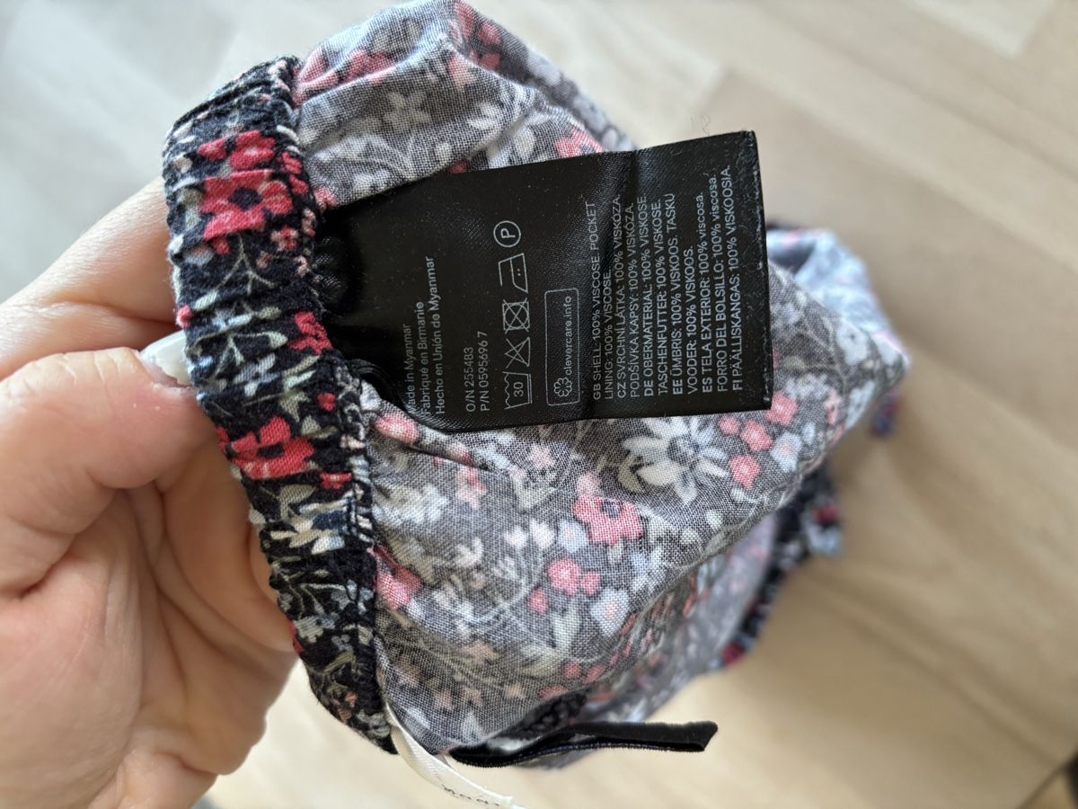 Hosen: kurze Stoffhose mit Blumenmuster – Gebraucht aus Nürensdorf von ali_qyh6 5