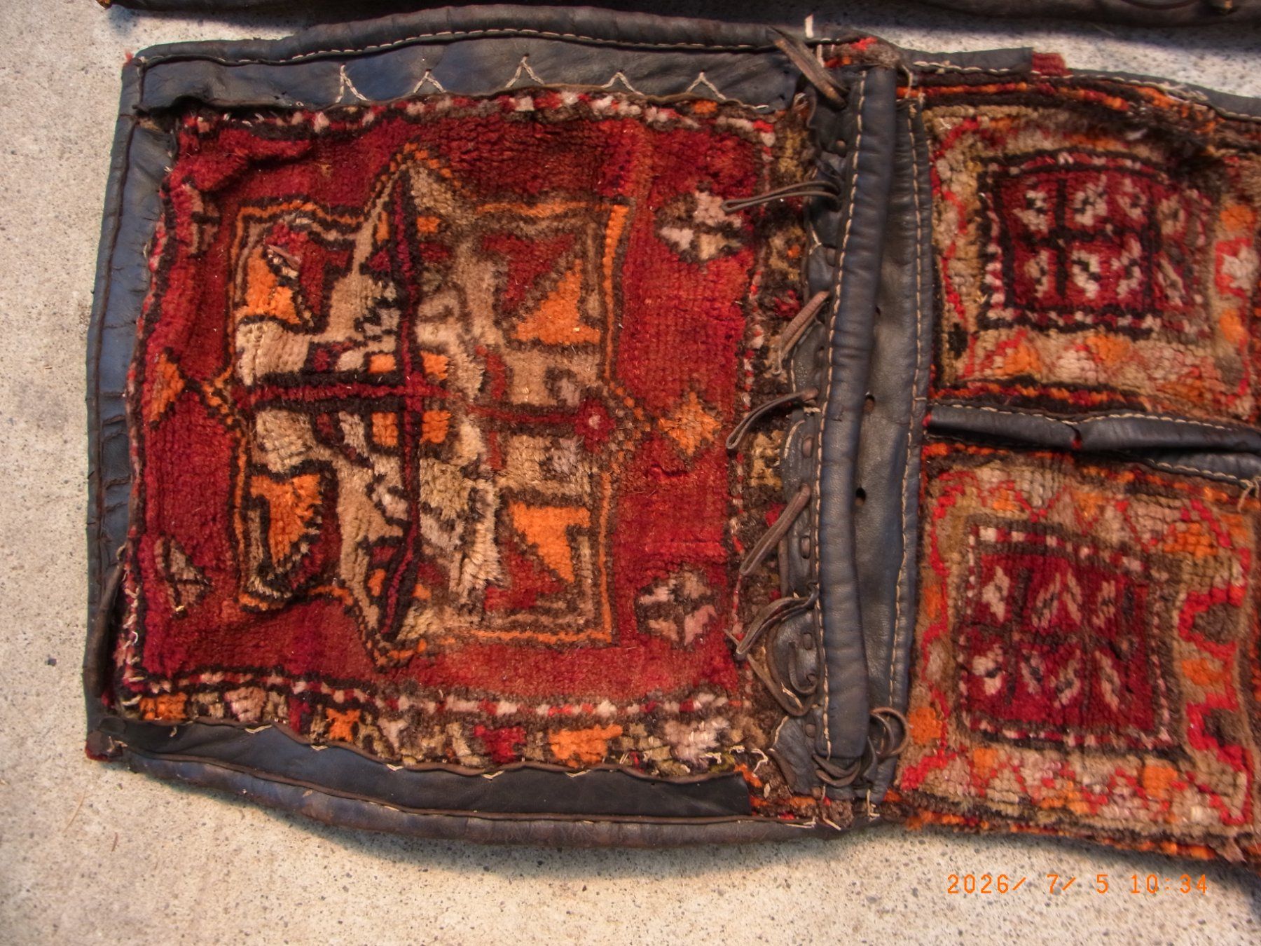 Tappeti: Antike Satteltaschen mit Teppichmuster Leder Handarbeit U... – Usato da Uezwil venduto da Fauchi51 4