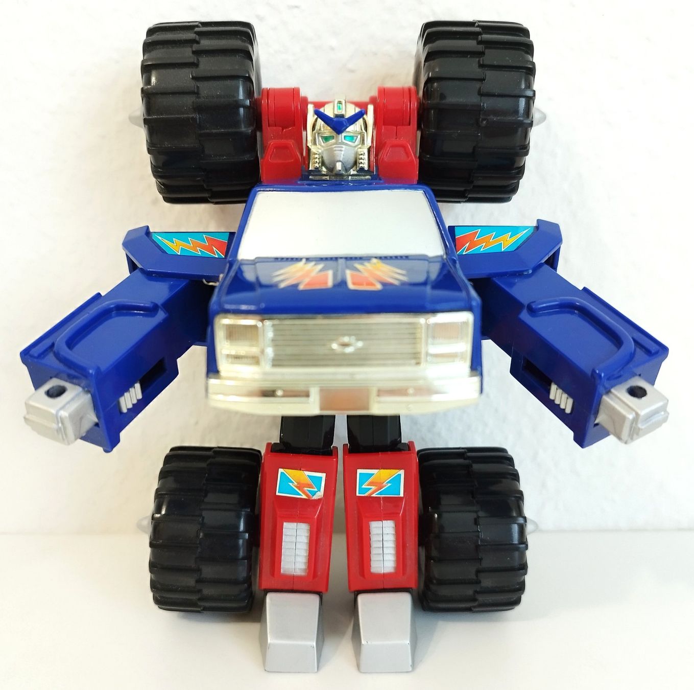 Giocattoli: Vintage Monster-Truck Transformationsroboter mit 2 Waffen – Usato da Uster venduto da Caicedo89 1