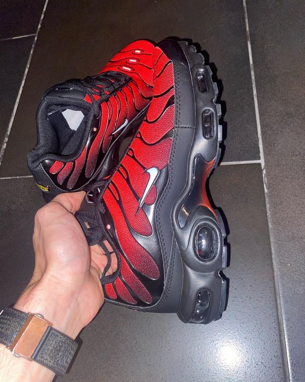 Nike TN d grad rouge noir Acheter sur Ricardo