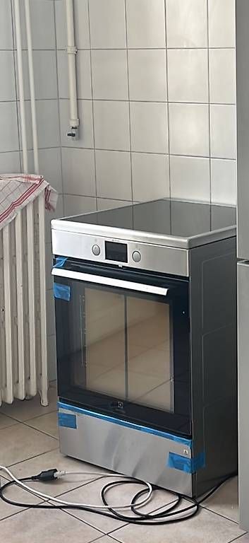 Electrolux Herde: Cuisinière induction electrolux très bon état – Gebraucht aus Les Acacias von ali_b9xq 3