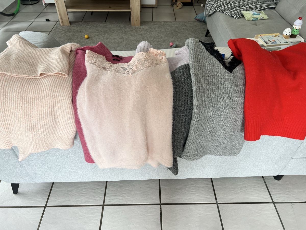 Kleiderpakete: Damen Pullover 6 Set Grösse S/M Rosa Grau Rot – Gebraucht aus Diegten von kip_wg9z