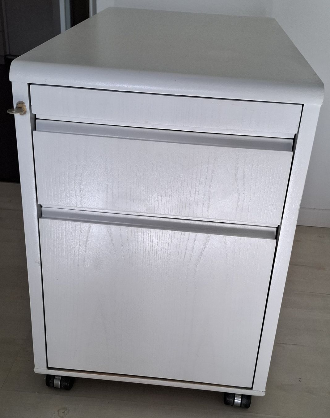 Korpus: Rollcontainer Vollholz, weiss, sehr stabil – Gebraucht aus Rudolfstetten von Bubu25