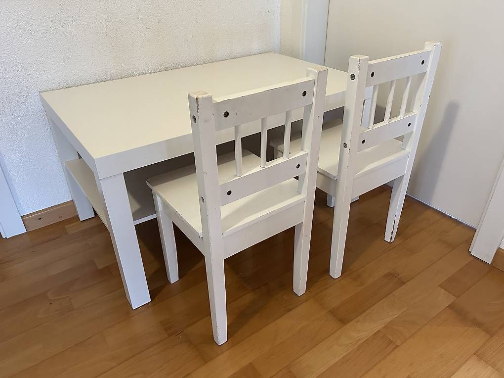 Set di tavolo e panche: GRATIS: IKEA Tisch & 2 Kinderstühle – Usato da Gerlikon venduto da Ariane13 1