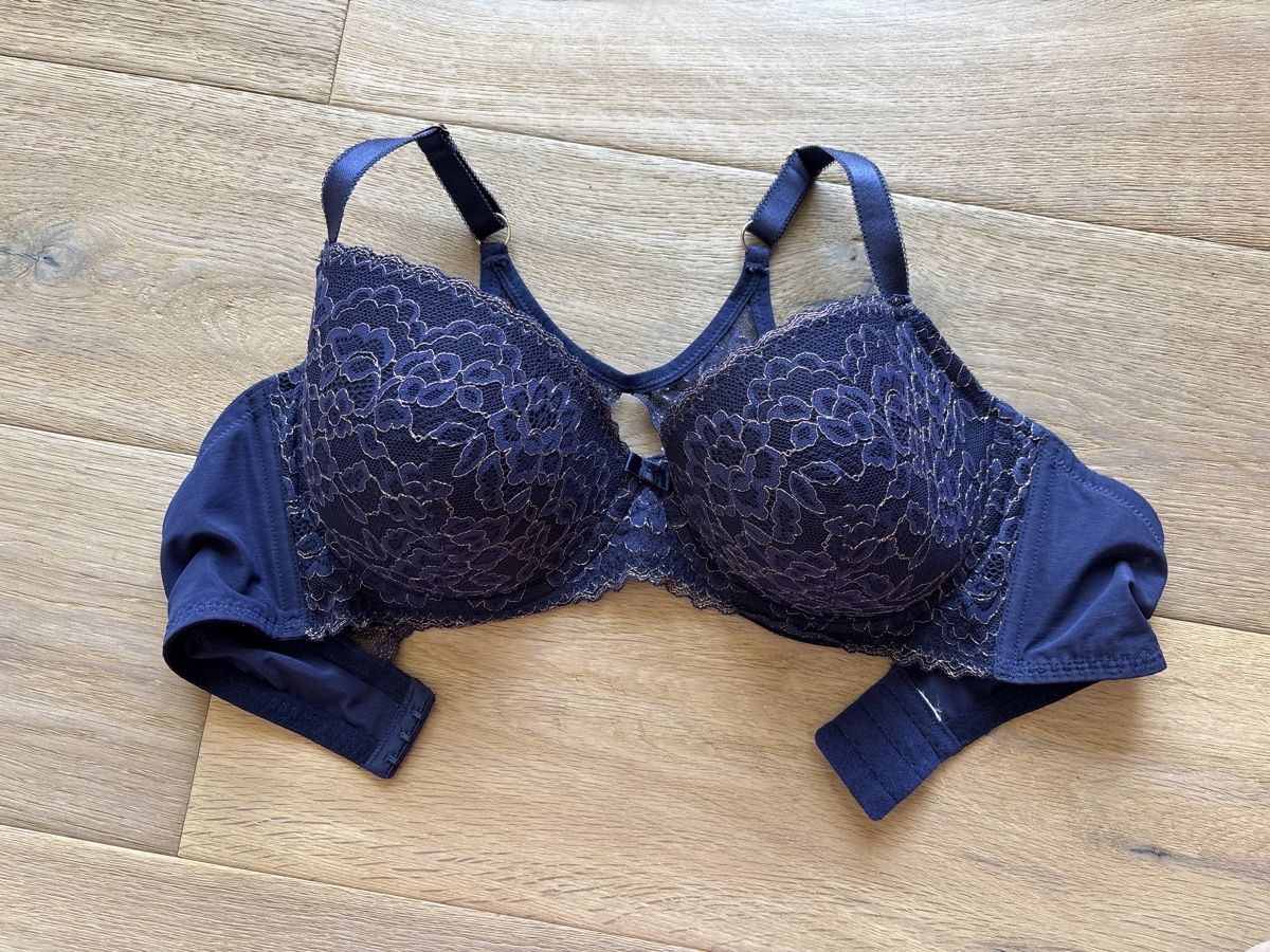 C&A Altra biancheria intima: Dunkelblauer BH mit Spitze, neuwertig, Grösse 85 D – Nuovo (secondo la descrizione) da Hendschiken venduto da Uraniali 1