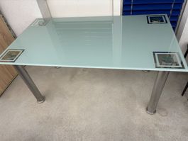 Esstisch aus Glas mit Metallbeinen gebrauchter Zustand
