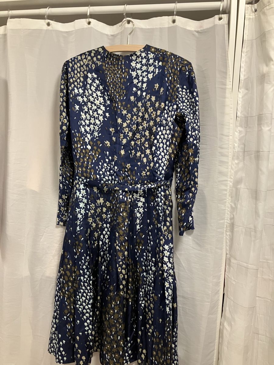 Kleider: Sehr schönes Seidenkleid dunkelblau und braun mir Blumen – Neu (gemäss Beschreibung) aus Bremgarten AG von nin_ps8y 2