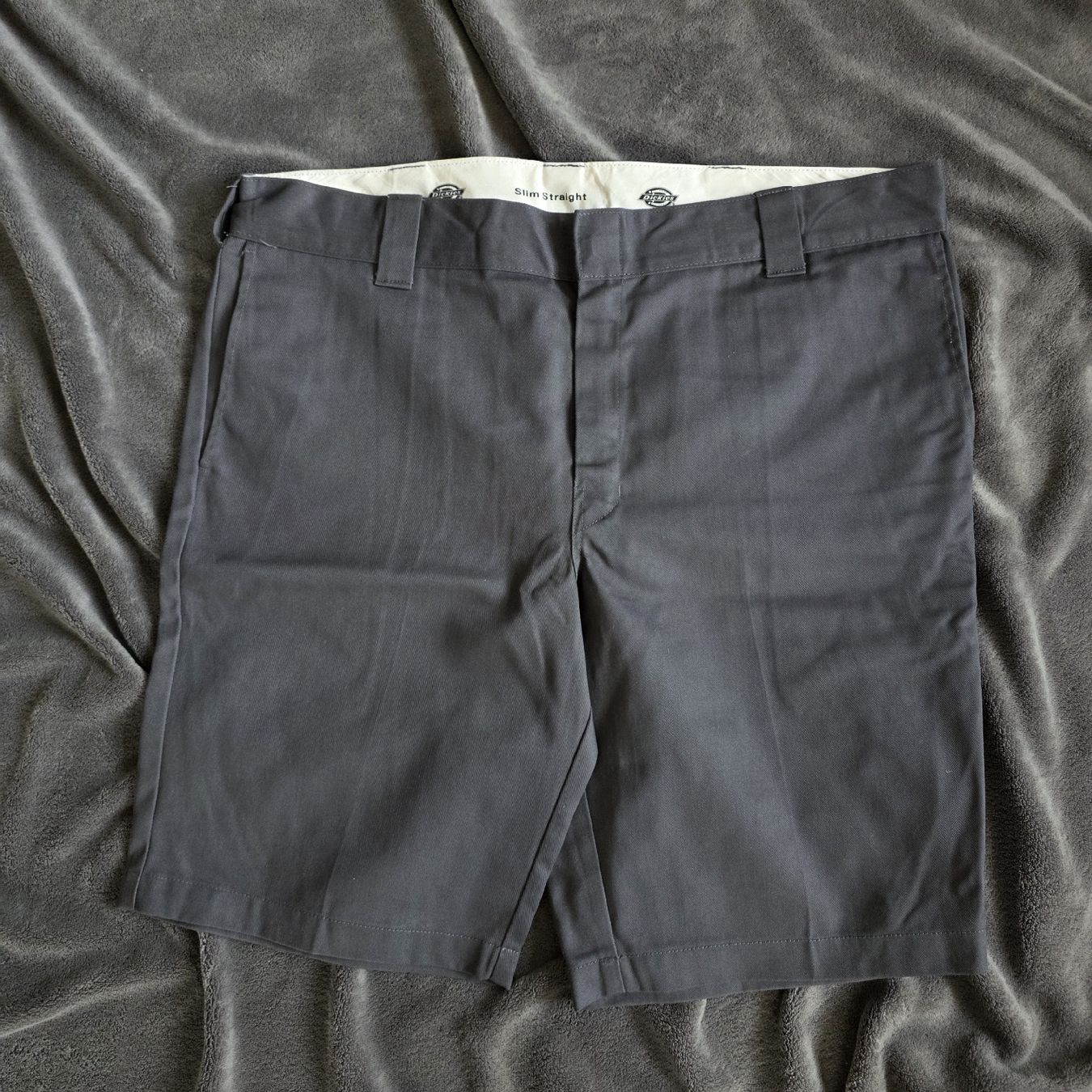 Hosen: Dickies Hose Grau Kurz grösse bundweite ca 50cm – Gebraucht aus Gerlafingen von PaCo_88