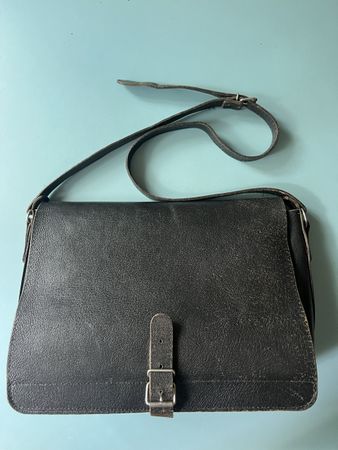 Ledertasche Leder schwarz Schultertasche gross gut erhalten