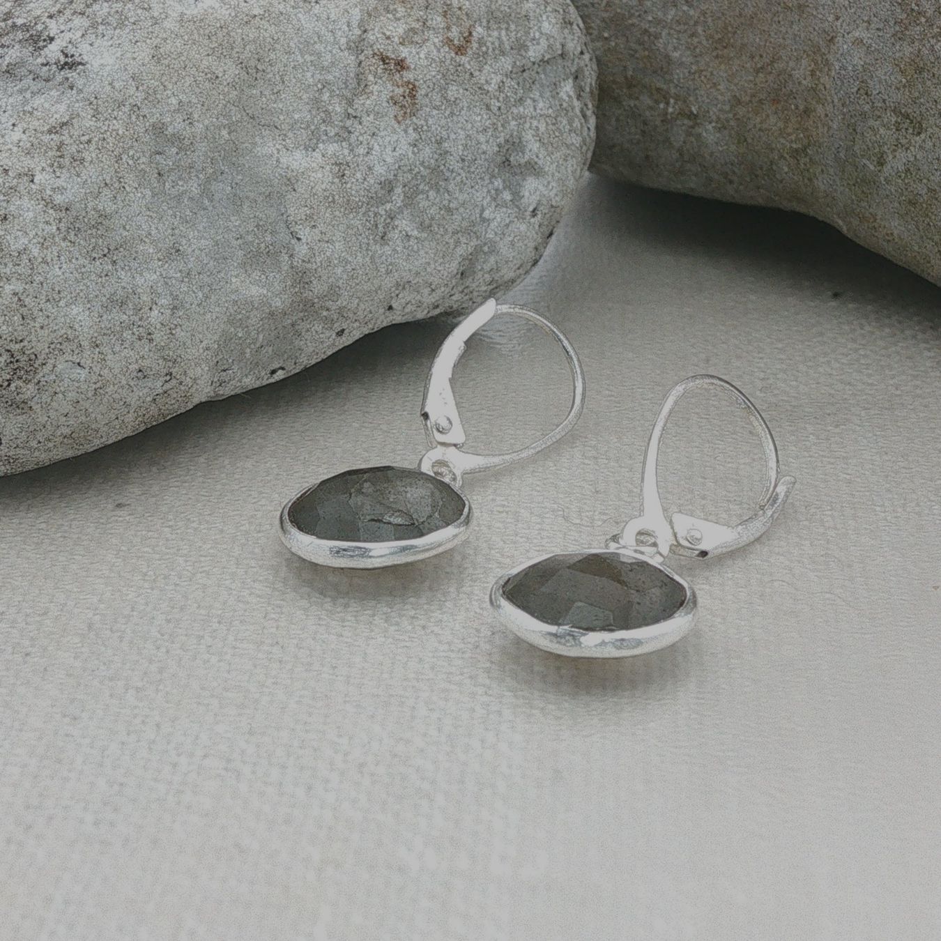 Olga Ribler Orecchini pendenti & Orecchini a lobo: Ohrringe 10 mm Labradorite Sterling  Silber 925 – Nuovo (secondo la descrizione) da Luzern venduto da Schmuckoutlet 1