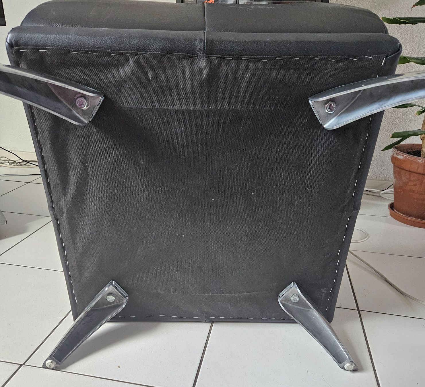 Pfister Sgabelli: Hocker aus Leder – Usato da Liebefeld venduto da Straycats 2