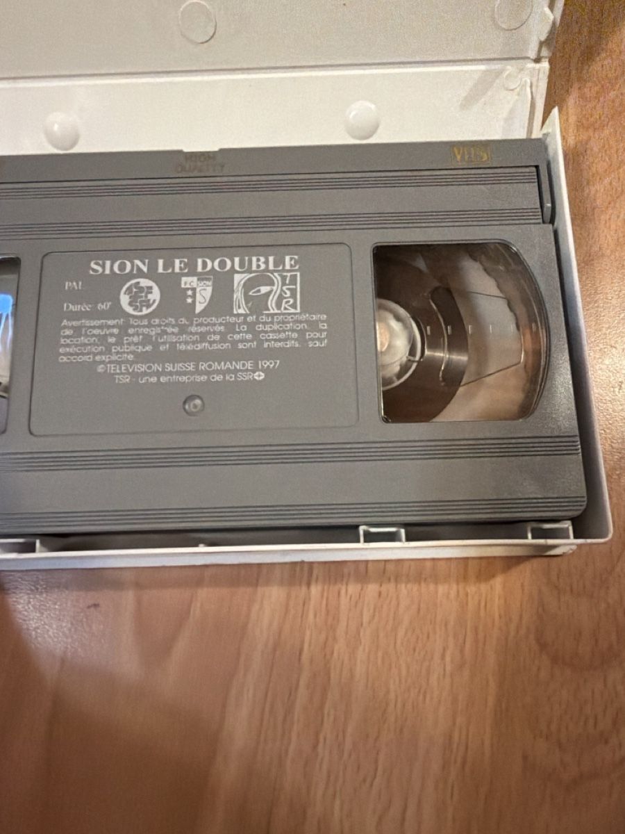 Tutti i VHS: Sion le doublé 1996-1997 - Cassette VHS – Usato da Conthey venduto da Vswissplugs.com 1