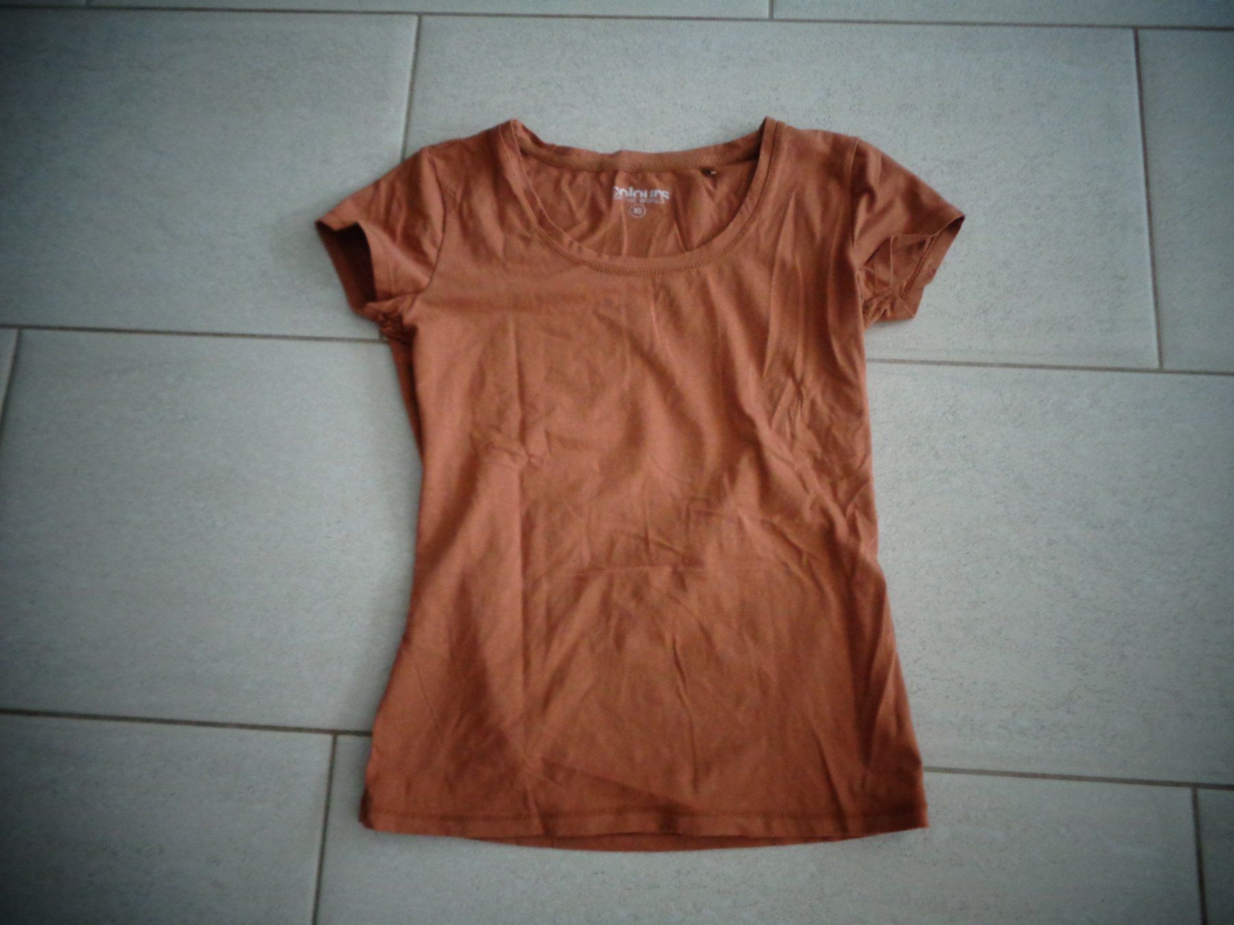 T-Shirts: T-SHIRT GR.XS – Gebraucht aus Rotkreuz von Samballi