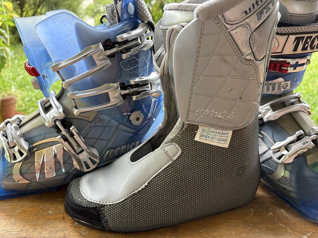 Scarpe da donna: Skischuhe EU 38 2/3 – Usato da Sargans venduto da TrickyHikr 2