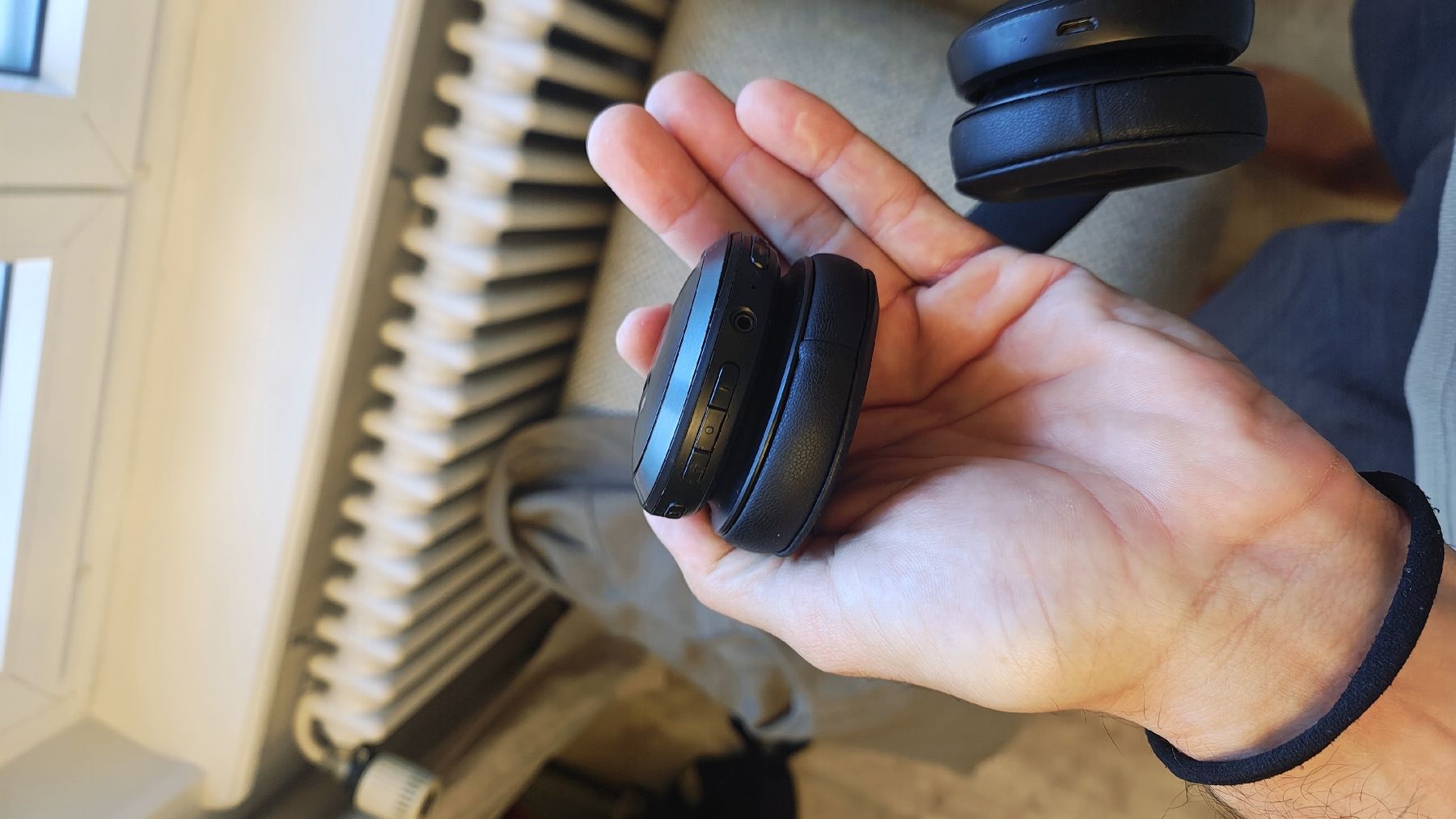JBL Cuffie: JBL live 400 bt – Usato da Neuchâtel venduto da kev_t656 4