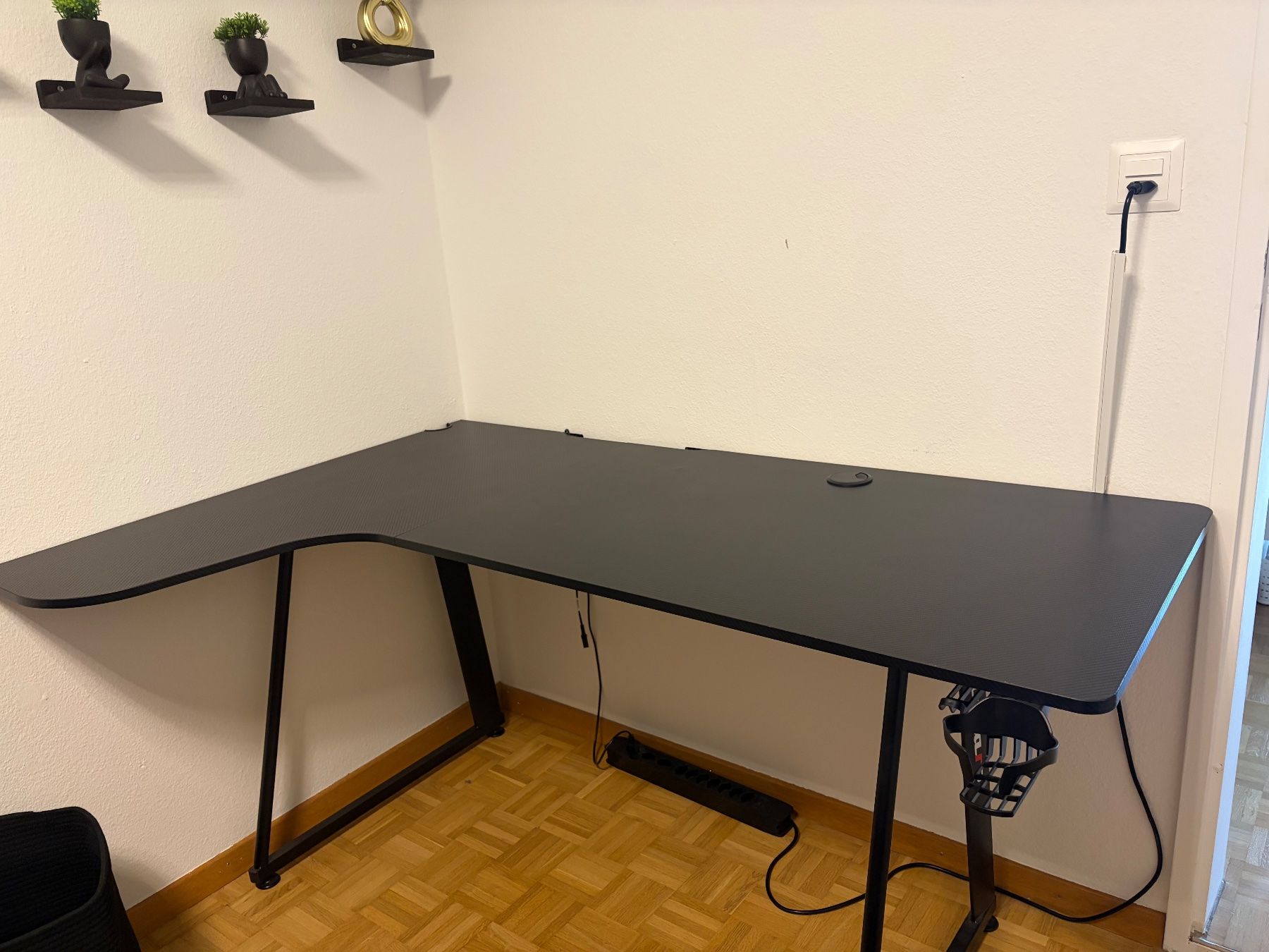 Schreibtische: Bürotisch – Neu (gemäss Beschreibung) aus Gossau ZH von Nn_y5l9 1