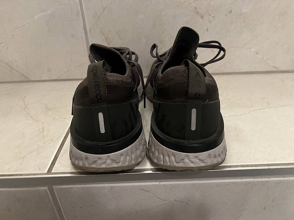 Nike Scarpe da uomo: Epic React Flynit Nike – Usato da Bretzwil venduto da .Schoggi. 1