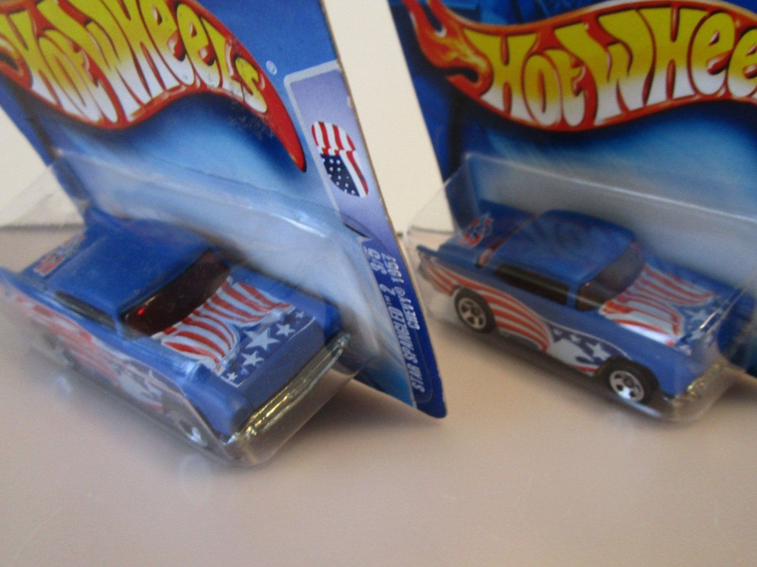 Hot Wheels Modellini d'auto: 2 HOT WHEELS CHEVY 1957 - B3846 VARIANTE – Nuovo e nell'imballaggio originale da Chêne-Bourg venduto da breno56 1