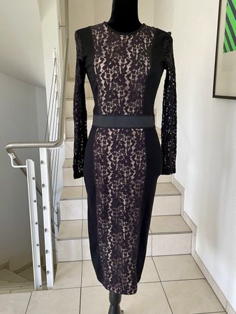 Von Malene Birger Schwarzes Spitzenkleid mit langen Ärmeln,