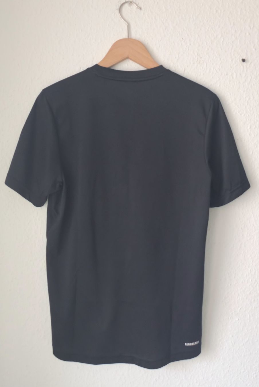 Adidas T-shirt: T-shirt Adidas noir - Taille S – Usato da Genève venduto da MariaS2 3