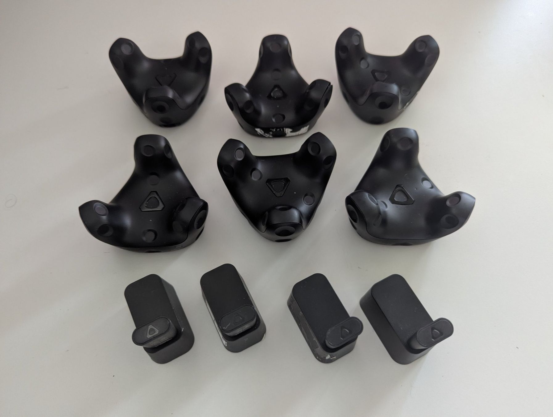 HTC Casque VR: 4x HTC Vive Tracker 3.0 inkl. USB-Dongle + 2x Ersatz Tracker – D'occasion à Matten b. Interlaken par eboy_79