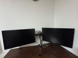 2x BenQ GL2450 24-Zoll Monitore inkl. Dual-Monitorhalterung.