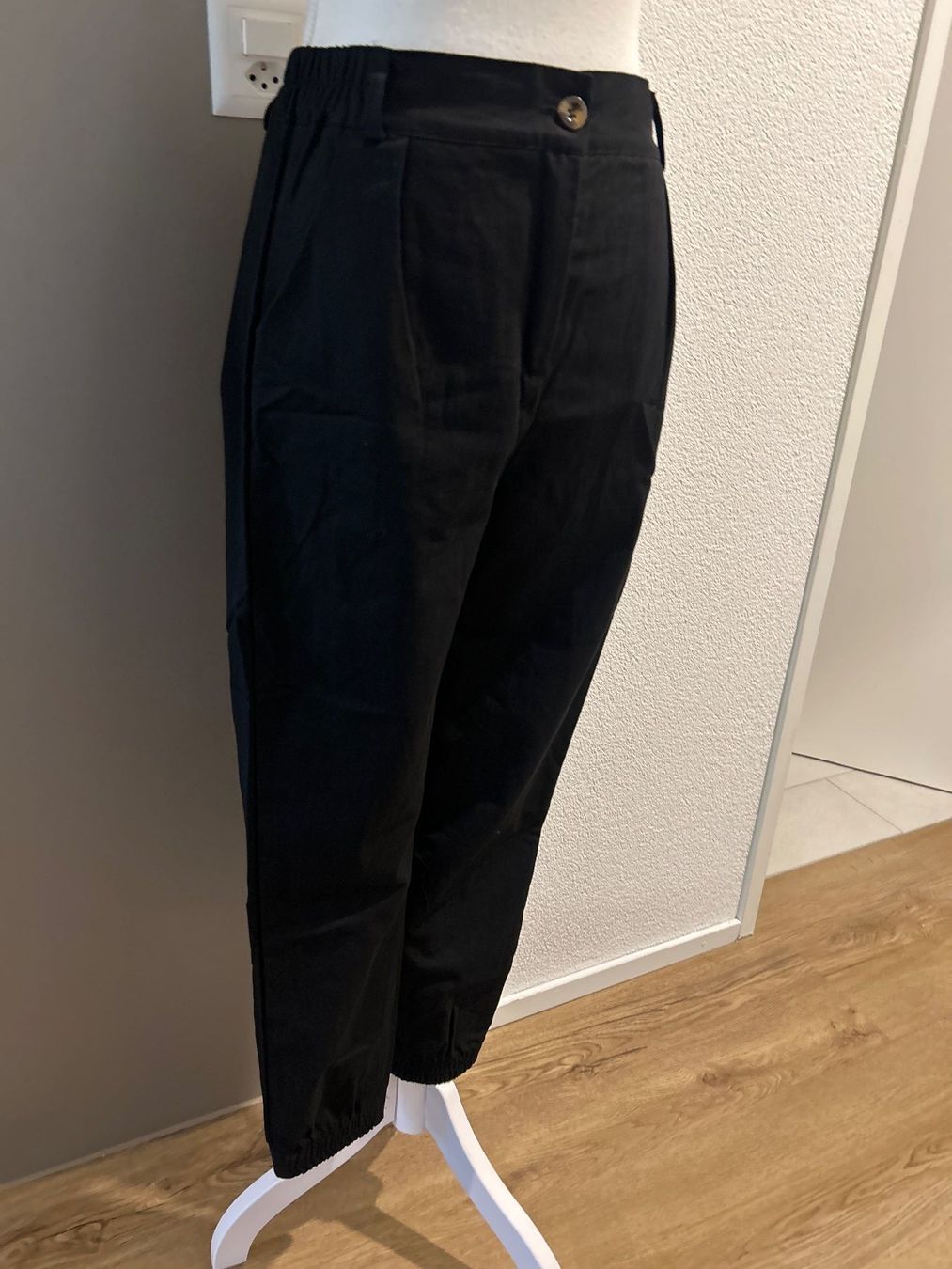 Pantalons: Freizeithose schwarz Gr. S – Neuf (Voir description) à Brunnen par Nala2929 2